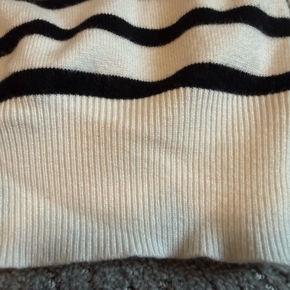 Vine & Love Striped Puff Sleeve Knit Sweater - Picture 4 of 9